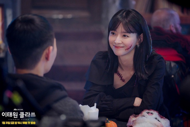 3 chị đẹp idol Hàn lên đời trên màn ảnh 2020: Kwon Nara đại náo Tầng Lớp Itaewon, phim bách hợp của Hani đạt view khủng - Ảnh 3. 3 chị đẹp idol Hàn lên đời trên màn ảnh 2020: Kwon Nara đại náo Tầng Lớp Itaewon, phim bách hợp của Hani đạt view khủng - Ảnh 3.