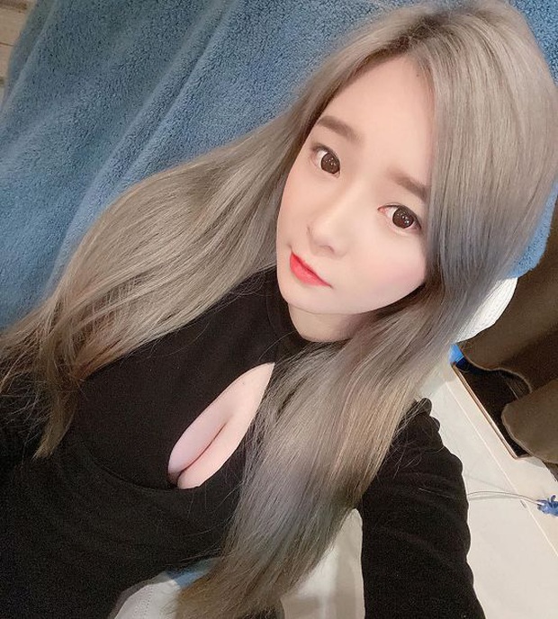 Nữ streamer LMHT xinh đẹp gây choáng với phát ngôn sốc: Ở nhà tôi không mặc nội y, vài tháng mới giặt một lần - Ảnh 2. Nữ streamer LMHT xinh đẹp gây choáng với phát ngôn sốc: Ở nhà tôi không mặc nội y, vài tháng mới giặt một lần - Ảnh 2.