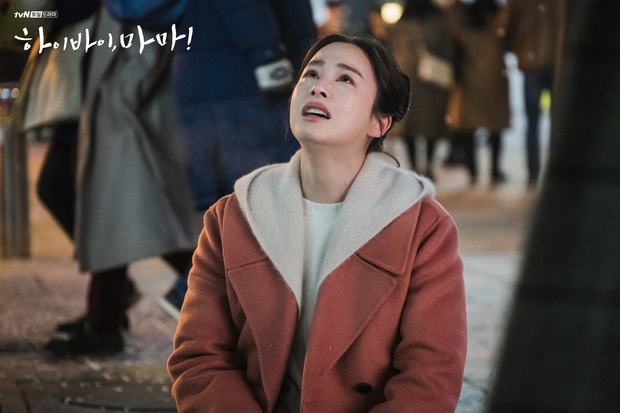 Giữa muôn kiểu mẹ ma trên phim ảnh thế giới chắc Kim Tae Hee của HI BYE, MAMA là vừa xinh đẹp vừa đáng yêu nhất! - Ảnh 2. Giữa muôn kiểu mẹ ma trên phim ảnh thế giới chắc Kim Tae Hee của HI BYE, MAMA là vừa xinh đẹp vừa đáng yêu nhất! - Ảnh 2.