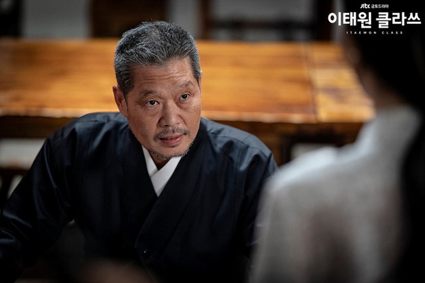 Góc đào mộ: Chủ tịch Jang (Tầng Lớp Itaewon) trước đây là thầy giáo chủ nhiệm trong Reply 1988? - Ảnh 3. Góc đào mộ: Chủ tịch Jang (Tầng Lớp Itaewon) trước đây là thầy giáo chủ nhiệm trong Reply 1988? - Ảnh 3.