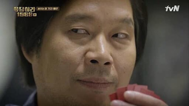 Góc đào mộ: Chủ tịch Jang (Tầng Lớp Itaewon) trước đây là thầy giáo chủ nhiệm trong Reply 1988? - Ảnh 6. Góc đào mộ: Chủ tịch Jang (Tầng Lớp Itaewon) trước đây là thầy giáo chủ nhiệm trong Reply 1988? - Ảnh 6.