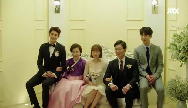 Góc đào mộ: Chủ tịch Jang (Tầng Lớp Itaewon) trước đây là thầy giáo chủ nhiệm trong Reply 1988? - Ảnh 7. Góc đào mộ: Chủ tịch Jang (Tầng Lớp Itaewon) trước đây là thầy giáo chủ nhiệm trong Reply 1988? - Ảnh 7.
