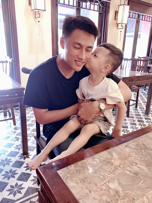 Chuyện cầu thủ yêu mỹ nhân Vbiz: Người bất chấp tẩy chay rồi vẫn tan vỡ, người vượt mọi hoài nghi viên mãn không ngờ - Ảnh 15. Chuyện cầu thủ yêu mỹ nhân Vbiz: Người bất chấp tẩy chay rồi vẫn tan vỡ, người vượt mọi hoài nghi viên mãn không ngờ - Ảnh 15.