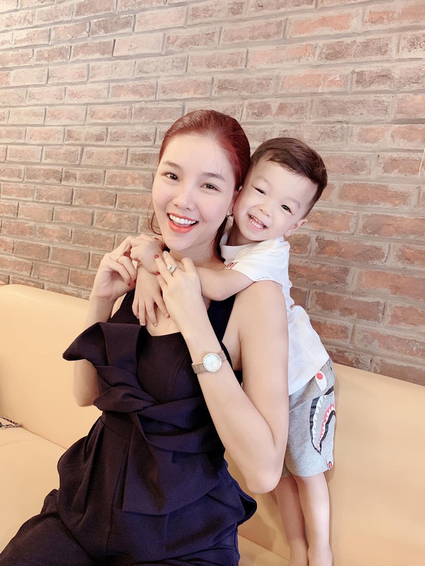 Chuyện cầu thủ yêu mỹ nhân Vbiz: Người bất chấp tẩy chay rồi vẫn tan vỡ, người vượt mọi hoài nghi viên mãn không ngờ - Ảnh 16. Chuyện cầu thủ yêu mỹ nhân Vbiz: Người bất chấp tẩy chay rồi vẫn tan vỡ, người vượt mọi hoài nghi viên mãn không ngờ - Ảnh 16.