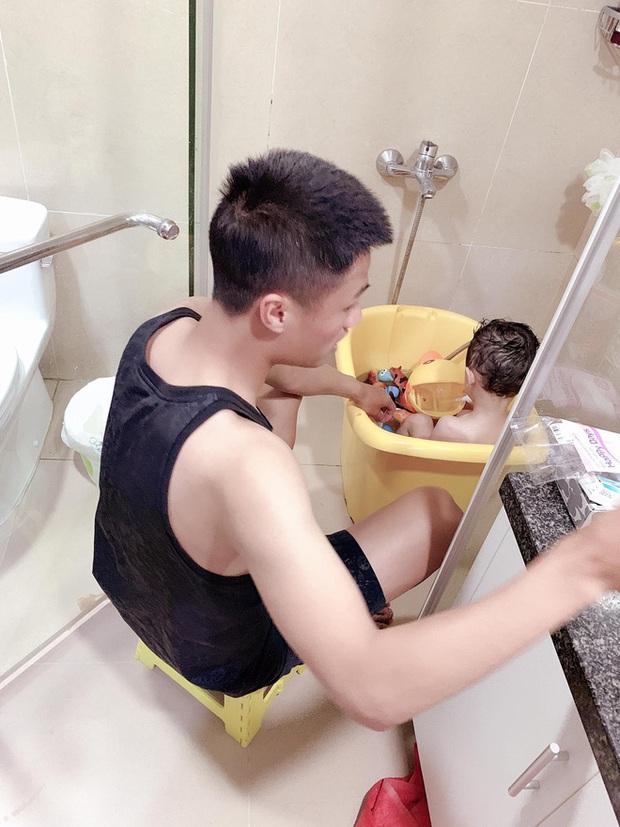 Chuyện cầu thủ yêu mỹ nhân Vbiz: Người bất chấp tẩy chay rồi vẫn tan vỡ, người vượt mọi hoài nghi viên mãn không ngờ - Ảnh 18. Chuyện cầu thủ yêu mỹ nhân Vbiz: Người bất chấp tẩy chay rồi vẫn tan vỡ, người vượt mọi hoài nghi viên mãn không ngờ - Ảnh 18.