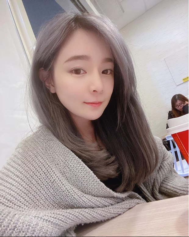 Nữ streamer LMHT xinh đẹp gây choáng với phát ngôn sốc: Ở nhà tôi không mặc nội y, vài tháng mới giặt một lần - Ảnh 6. Nữ streamer LMHT xinh đẹp gây choáng với phát ngôn sốc: Ở nhà tôi không mặc nội y, vài tháng mới giặt một lần - Ảnh 6.