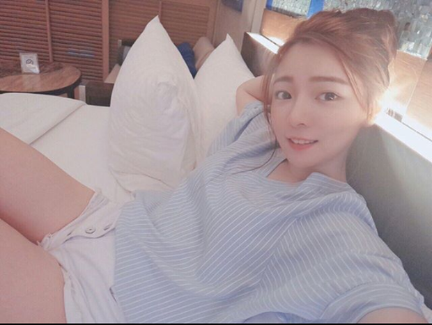 Nữ streamer LMHT xinh đẹp gây choáng với phát ngôn sốc: Ở nhà tôi không mặc nội y, vài tháng mới giặt một lần - Ảnh 10. Nữ streamer LMHT xinh đẹp gây choáng với phát ngôn sốc: Ở nhà tôi không mặc nội y, vài tháng mới giặt một lần - Ảnh 10.