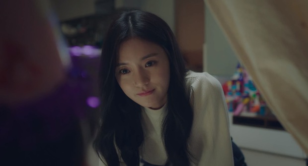 Mỹ nhân tình địch của Kim Tae Hee ở HI BYE, MAMA: Người mới thua đau đầy đáng thương trước người vợ quá cố - Ảnh 8. Mỹ nhân tình địch của Kim Tae Hee ở HI BYE, MAMA: Người mới thua đau đầy đáng thương trước người vợ quá cố - Ảnh 8.