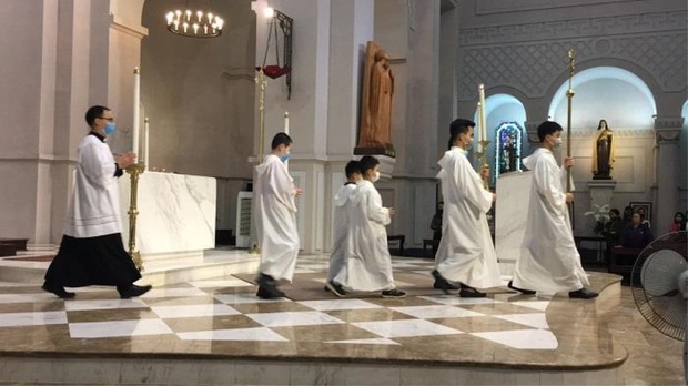 Những chuyện chỉ có trong mùa dịch: Từ giỗ Tổ, đi lễ cho đến biểu diễn nghệ thuật, ma chay cưới xin đều tiến hành online - Ảnh 5.