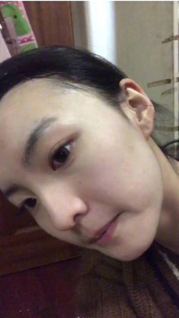 Gái xinh tự bóc phốt bản thân xuề xoà khi  làm việc ở nhà nhưng dân tình lại nức nở khen làn da cực phẩm - Ảnh 4.