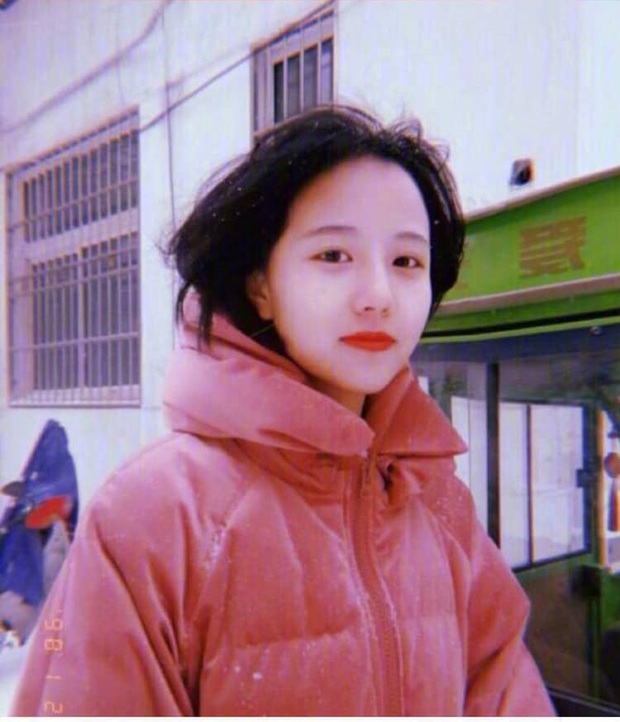 Gái xinh tự bóc phốt bản thân xuề xoà khi  làm việc ở nhà nhưng dân tình lại nức nở khen làn da cực phẩm - Ảnh 2.