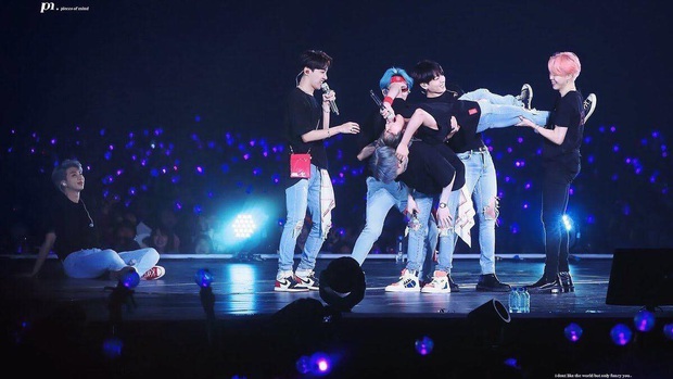 Chuỗi concert của BTS vẫn có thể thu về tới... 1,1 tỷ đô bất chấp đại dịch nếu xài chiêu mà bạn trai tin đồn Halsey đã áp dụng thành công! - Ảnh 13.