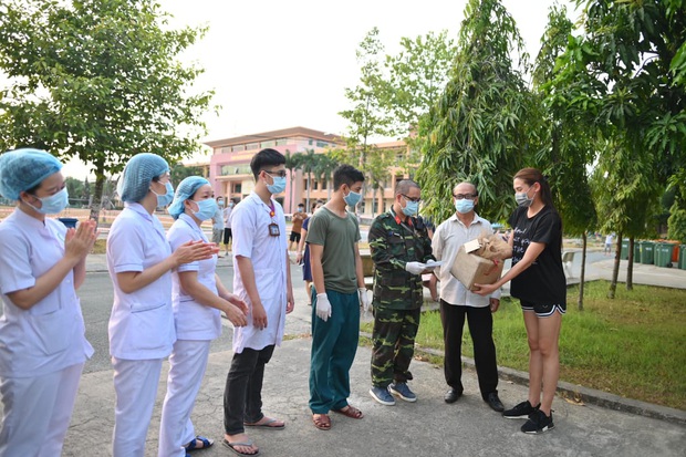 Võ Hoàng Yến ghi điểm bằng hành động đẹp: Cùng mọi người trong khu cách ly quyên góp 61 triệu hỗ trợ phòng dịch Covid-19 - Ảnh 6.