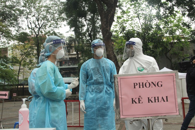 Ảnh: Trạm xét nghiệm nhanh COVID-19 cho kết quả trong 10 phút chính thức mở cửa đón bệnh nhân - Ảnh 12.