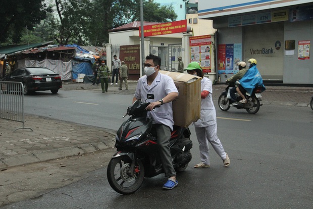 Ảnh: Trạm xét nghiệm nhanh COVID-19 cho kết quả trong 10 phút chính thức mở cửa đón bệnh nhân - Ảnh 5.