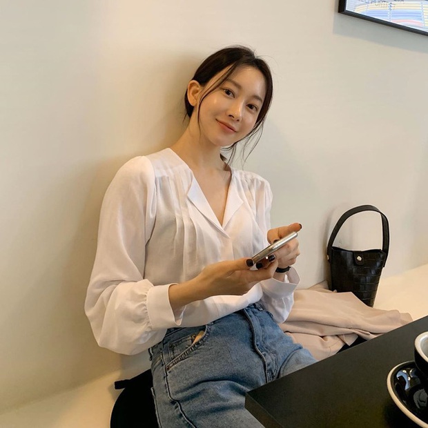 Để không bị chê trông chẳng ra thể thống gì khi họp online, nàng công sở hãy ghim 4 tips hoàn thiện phong cách sau - Ảnh 3.
