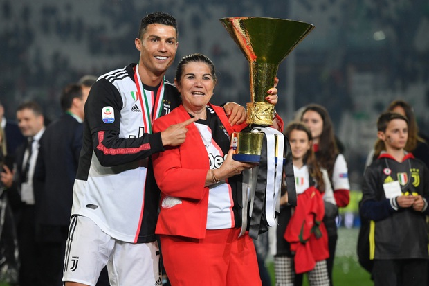 Câu chuyện đầy nước mắt về mẹ của Ronaldo, người đã chiến đấu đơn độc cả đời với số phận hẩm hiu - Ảnh 2.