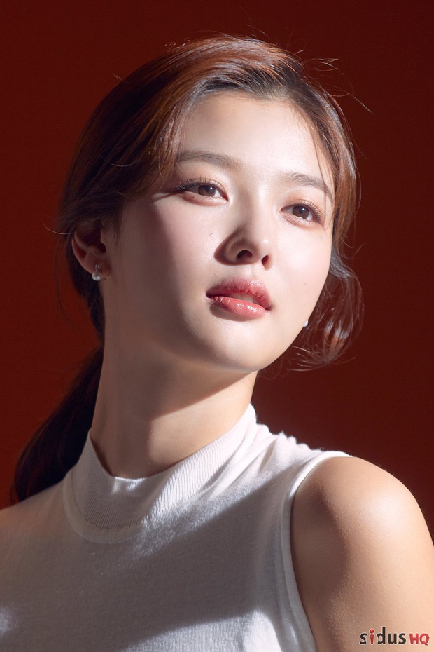 Sao nhí một thời Kim Yoo Jung lột xác thành mỹ nhân vạn người mê, dọa soán ngôi tường thành nhan sắc của các đàn chị - Ảnh 1. Sao nhí một thời Kim Yoo Jung lột xác thành mỹ nhân vạn người mê, dọa soán ngôi tường thành nhan sắc của các đàn chị - Ảnh 1.