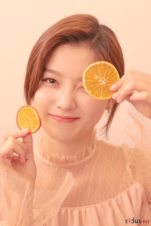 Sao nhí một thời Kim Yoo Jung lột xác thành mỹ nhân vạn người mê, dọa soán ngôi tường thành nhan sắc của các đàn chị - Ảnh 8. Sao nhí một thời Kim Yoo Jung lột xác thành mỹ nhân vạn người mê, dọa soán ngôi tường thành nhan sắc của các đàn chị - Ảnh 8.