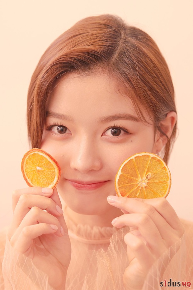 Sao nhí một thời Kim Yoo Jung lột xác thành mỹ nhân vạn người mê, dọa soán ngôi tường thành nhan sắc của các đàn chị - Ảnh 11. Sao nhí một thời Kim Yoo Jung lột xác thành mỹ nhân vạn người mê, dọa soán ngôi tường thành nhan sắc của các đàn chị - Ảnh 11.