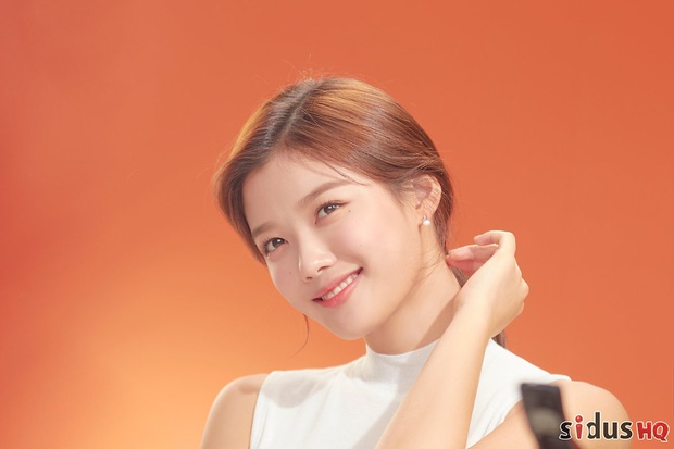 Sao nhí một thời Kim Yoo Jung lột xác thành mỹ nhân vạn người mê, dọa soán ngôi tường thành nhan sắc của các đàn chị - Ảnh 5. Sao nhí một thời Kim Yoo Jung lột xác thành mỹ nhân vạn người mê, dọa soán ngôi tường thành nhan sắc của các đàn chị - Ảnh 5.