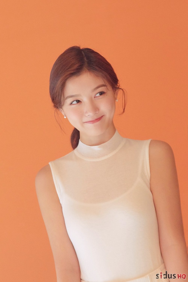 Sao nhí một thời Kim Yoo Jung lột xác thành mỹ nhân vạn người mê, dọa soán ngôi tường thành nhan sắc của các đàn chị - Ảnh 6. Sao nhí một thời Kim Yoo Jung lột xác thành mỹ nhân vạn người mê, dọa soán ngôi tường thành nhan sắc của các đàn chị - Ảnh 6.