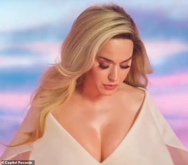 Hoành tráng như Katy Perry: Chính thức xác nhận mang thai cho tài tử Orlando Bloom qua MV mới - Ảnh 4. Hoành tráng như Katy Perry: Chính thức xác nhận mang thai cho tài tử Orlando Bloom qua MV mới - Ảnh 4.