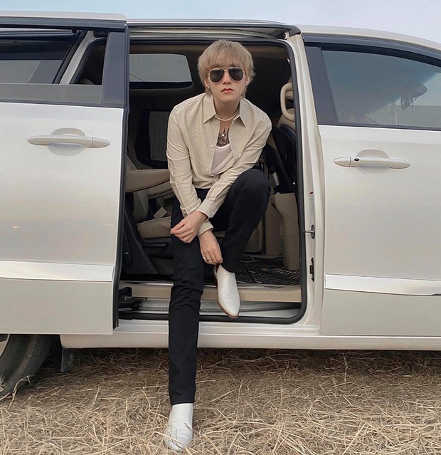 Chẳng cần bắt trend tóc Park Seo Joon đang hot, Sơn Tùng M-TP khiến khối người trầm trồ với style mới cực lạ - Ảnh 2. Chẳng cần bắt trend tóc Park Seo Joon đang hot, Sơn Tùng M-TP khiến khối người trầm trồ với style mới cực lạ - Ảnh 2.