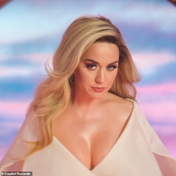 Hoành tráng như Katy Perry: Chính thức xác nhận mang thai cho tài tử Orlando Bloom qua MV mới - Ảnh 3. Hoành tráng như Katy Perry: Chính thức xác nhận mang thai cho tài tử Orlando Bloom qua MV mới - Ảnh 3.
