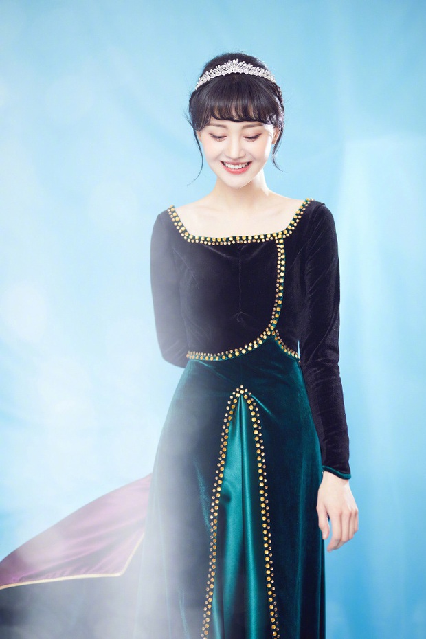 Trịnh Sảng gây sốt khi hoá thân thành công chúa Anna Frozen, nhan sắc khác hẳn thời bị chê bai thẩm mỹ hỏng - Ảnh 4. Trịnh Sảng gây sốt khi hoá thân thành công chúa Anna Frozen, nhan sắc khác hẳn thời bị chê bai thẩm mỹ hỏng - Ảnh 4.