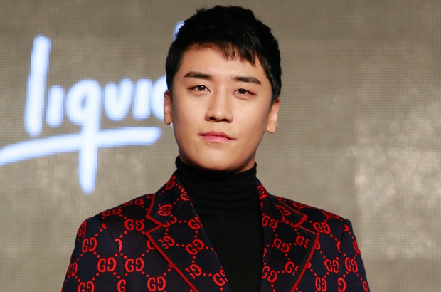 Nhân viên của YG lỡ để lại bình luận tiết lộ tình trạng của Seungri khi bị truy tố - Ảnh 1. Nhân viên của YG lỡ để lại bình luận tiết lộ tình trạng của Seungri khi bị truy tố - Ảnh 1.