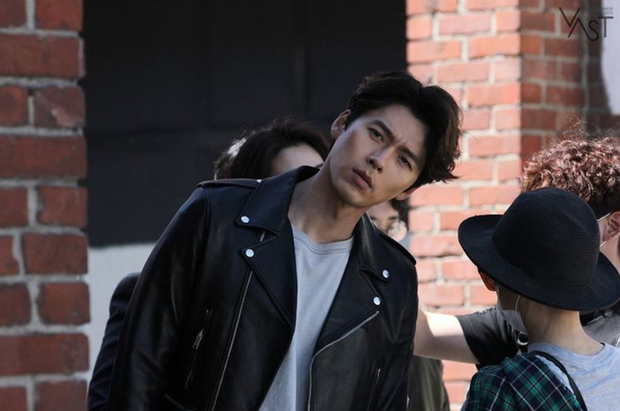 Đối lập hẳn với đại uý Ri, loạt ảnh Hyun Bin nhíu mày thôi cũng sexy mất máu 3 năm trước đang khiến chị em náo loạn - Ảnh 3. Đối lập hẳn với đại uý Ri, loạt ảnh Hyun Bin nhíu mày thôi cũng sexy mất máu 3 năm trước đang khiến chị em náo loạn - Ảnh 3.