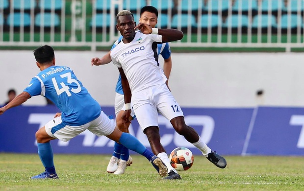 Tuấn Anh buồn xo vì không được cùng đồng đội HAGL mở màn thắng lợi tại V.League 2020 - Ảnh 9.