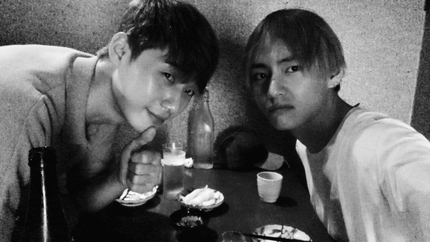 Hot hơn bao giờ hết: V xác nhận sẽ đảm nhận vai trò đặc biệt trong bom tấn Itaewon Class để ủng hộ bạn thân Park Seo Joon - Ảnh 3. Hot hơn bao giờ hết: V xác nhận sẽ đảm nhận vai trò đặc biệt trong bom tấn Itaewon Class để ủng hộ bạn thân Park Seo Joon - Ảnh 3.