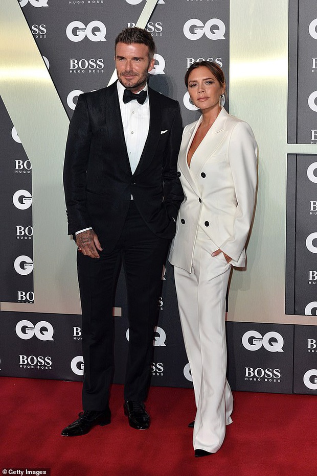 Chồng quốc dân David Beckham lại khiến dân mạng nổi sóng nhờ hành động tự tay thắt dây giày cho vợ - Ảnh 3. Chồng quốc dân David Beckham lại khiến dân mạng nổi sóng nhờ hành động tự tay thắt dây giày cho vợ - Ảnh 3.