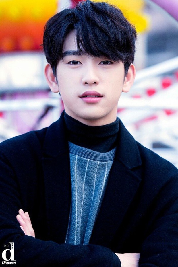 BXH 10 idol nam đẹp tự nhiên của Kpop: Vị trí top 3 gây bất ngờ, no.1 thuộc về nam thần BTS nào? - Ảnh 15. BXH 10 idol nam đẹp tự nhiên của Kpop: Vị trí top 3 gây bất ngờ, no.1 thuộc về nam thần BTS nào? - Ảnh 15.