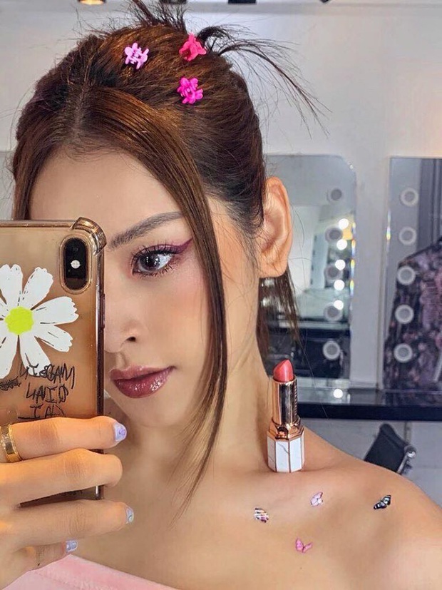 Trở thành nghệ sĩ Việt thứ 2 cán mốc 4 triệu follow trên Instagram, Chi Pu đã có pha ăn mừng cực lầy thế này đây! - Ảnh 9. Trở thành nghệ sĩ Việt thứ 2 cán mốc 4 triệu follow trên Instagram, Chi Pu đã có pha ăn mừng cực lầy thế này đây! - Ảnh 9.