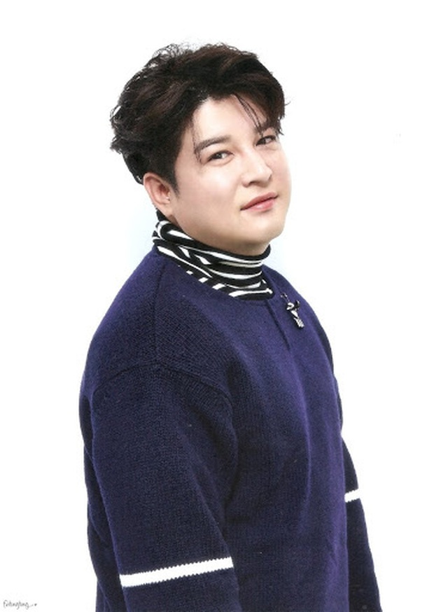Đăng ảnh chúc mừng Heechul, Shindong lại khiến dân tình dán mắt vào khuôn cằm khác lạ hậu giảm 31kg - Ảnh 3. Đăng ảnh chúc mừng Heechul, Shindong lại khiến dân tình dán mắt vào khuôn cằm khác lạ hậu giảm 31kg - Ảnh 3.