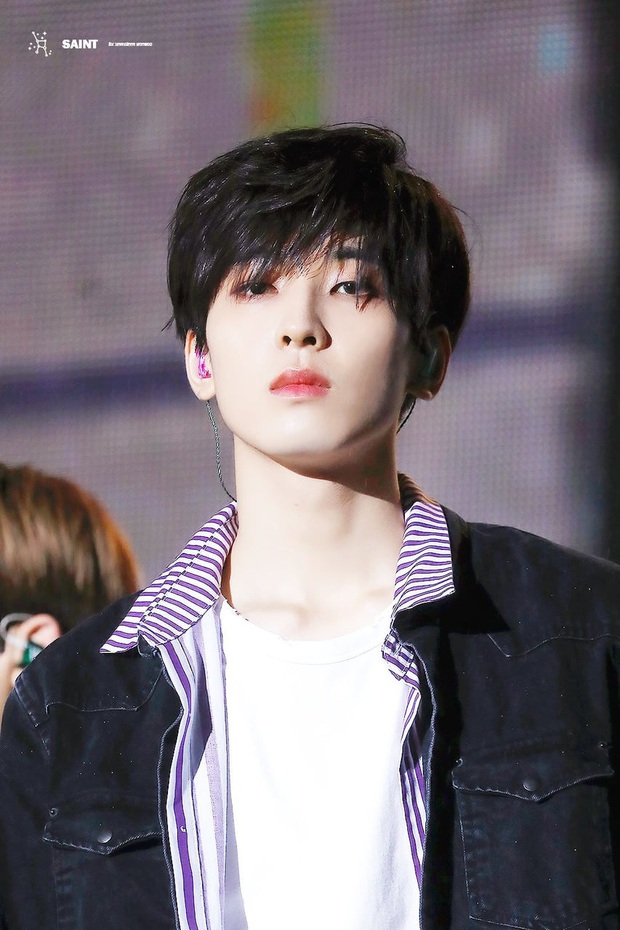 BXH 10 idol nam đẹp tự nhiên của Kpop: Vị trí top 3 gây bất ngờ, no.1 thuộc về nam thần BTS nào? - Ảnh 12. BXH 10 idol nam đẹp tự nhiên của Kpop: Vị trí top 3 gây bất ngờ, no.1 thuộc về nam thần BTS nào? - Ảnh 12.