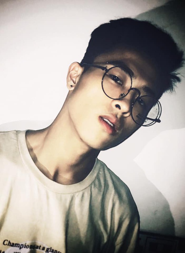 Trứng rán cần mỡ, bắp cần bơ phiên bản hát hò: Được phổ nhạc trong vòng 10 phút, tác giả vừa đẹp trai lại đàn giỏi đúng gu chị em - Ảnh 3.