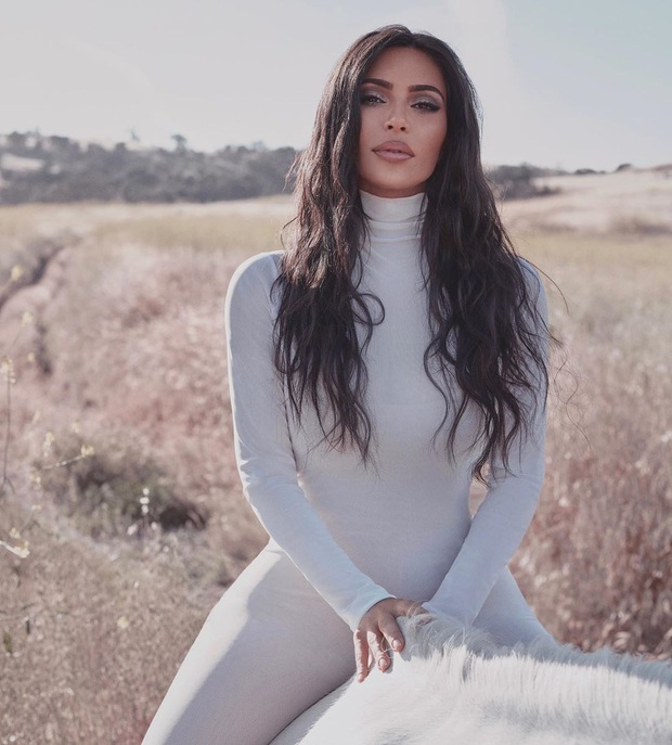 Kim Kardashian giờ đã bị cô em Kylie Jenner soán ngôi siêu vòng 3, nhìn hình đọ body sương sương mới tung là rõ! - Ảnh 4.