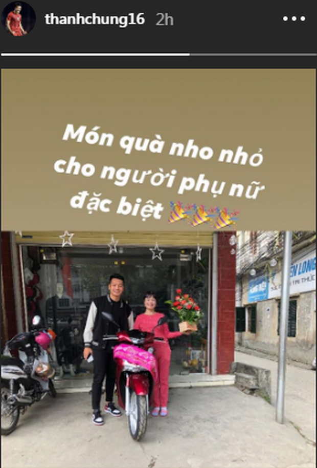 Ngày 8/3 ý nghĩa của các chàng tuyển thủ: Người mua xe xịn tặng mẹ, người đăng ảnh hôn bạn gái cực ngọt - Ảnh 1.