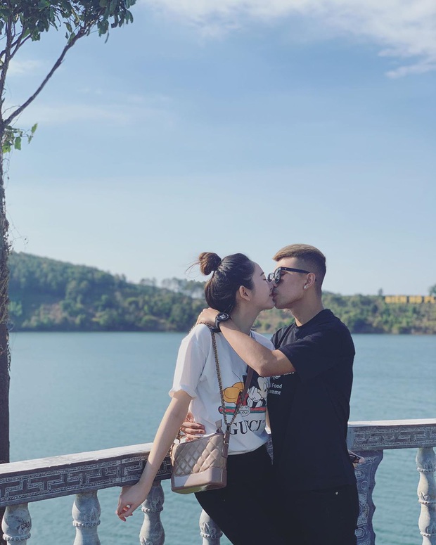 Ngày 8/3 ý nghĩa của các chàng tuyển thủ: Người mua xe xịn tặng mẹ, người đăng ảnh hôn bạn gái cực ngọt - Ảnh 2.