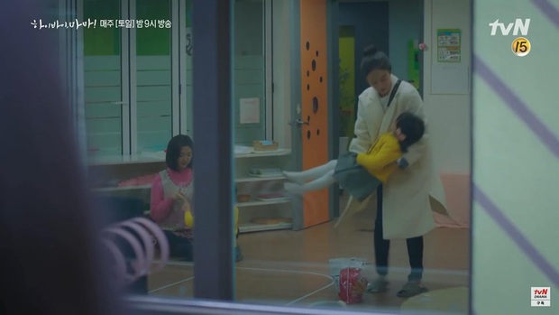 Preview tập 6 HI BYE, MAMA!: Cô hồn Kim Tae Hee đi ẩu đả với vợ hai của chồng đến sứt đầu mẻ trán? - Ảnh 6.