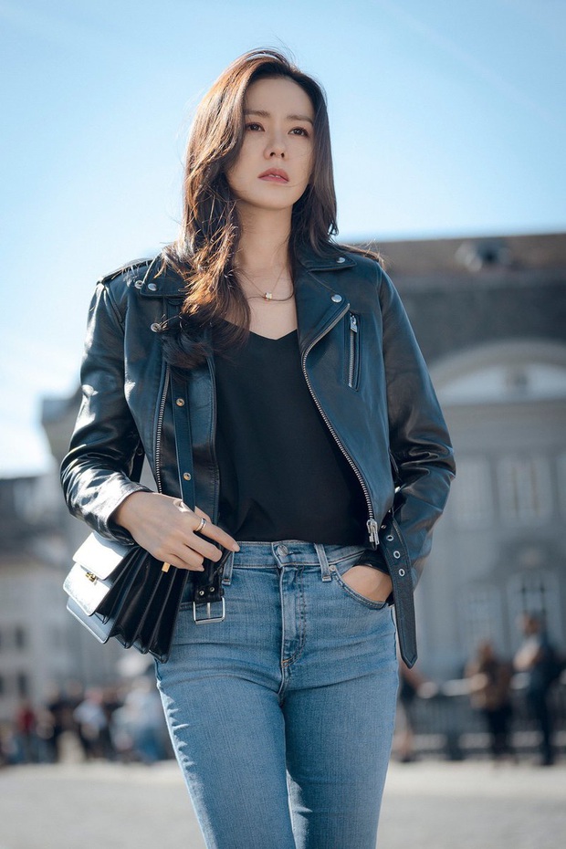 Dù quần jeans dáng ôm có hot hay không, Son Ye Jin vẫn chẳng ngán diện từ phim đến đời thực - Ảnh 1. Dù quần jeans dáng ôm có hot hay không, Son Ye Jin vẫn chẳng ngán diện từ phim đến đời thực - Ảnh 1.