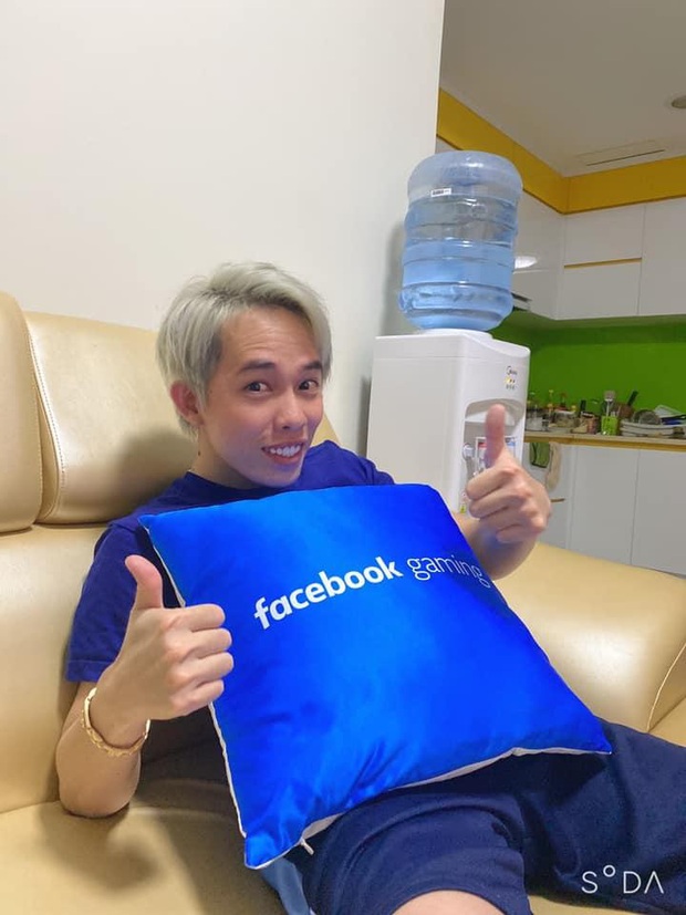 Việt Nam bất ngờ giành trọn top 3 streamer có lượt xem nhiều nhất trên Facebook Gaming, Chim Sẻ Đi Nắng thống trị với 20,6 triệu giờ! - Ảnh 3.