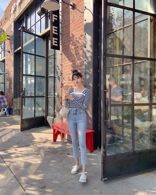Dù quần jeans dáng ôm có hot hay không, Son Ye Jin vẫn chẳng ngán diện từ phim đến đời thực - Ảnh 9. Dù quần jeans dáng ôm có hot hay không, Son Ye Jin vẫn chẳng ngán diện từ phim đến đời thực - Ảnh 9.