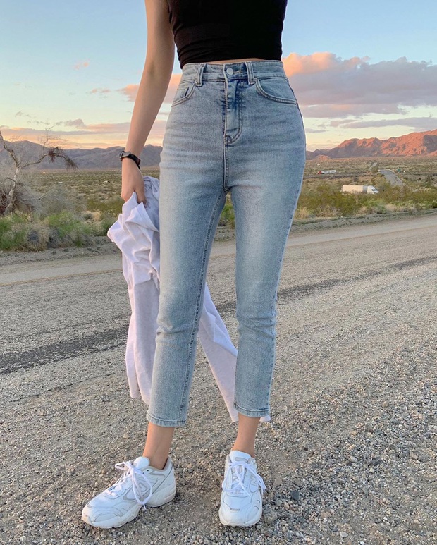 Dù quần jeans dáng ôm có hot hay không, Son Ye Jin vẫn chẳng ngán diện từ phim đến đời thực - Ảnh 10. Dù quần jeans dáng ôm có hot hay không, Son Ye Jin vẫn chẳng ngán diện từ phim đến đời thực - Ảnh 10.