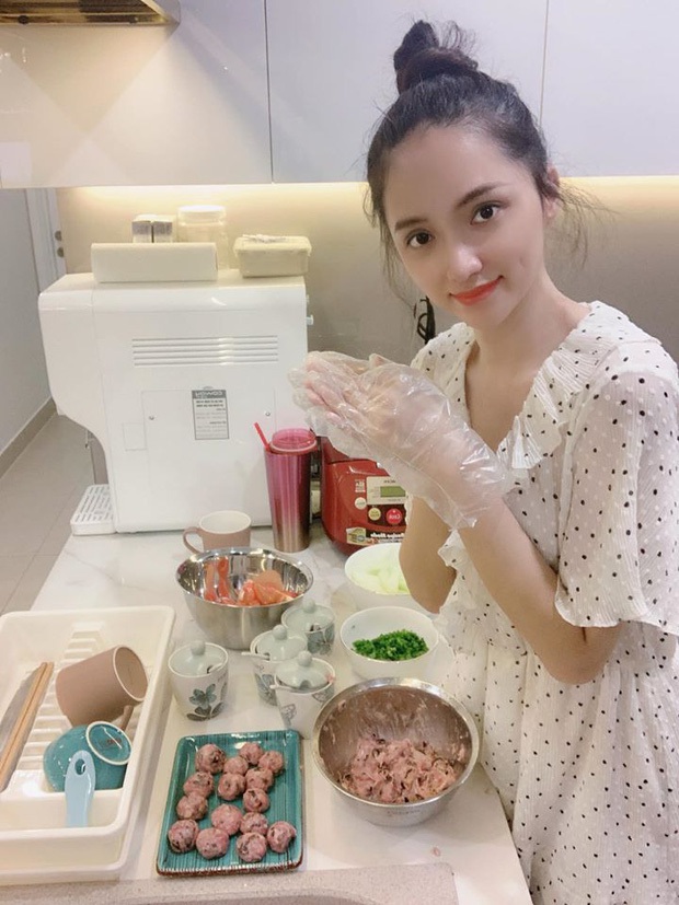 Không nhà hàng đắt đỏ, sao Vbiz tiết kiệm với mâm cơm nhà mùa dịch: Tóc Tiên nịnh chồng món ngon, Băng Di nấu bữa chỉ 50K - Ảnh 20. Không nhà hàng đắt đỏ, sao Vbiz tiết kiệm với mâm cơm nhà mùa dịch: Tóc Tiên nịnh chồng món ngon, Băng Di nấu bữa chỉ 50K - Ảnh 20.