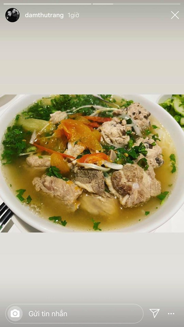 Không nhà hàng đắt đỏ, sao Vbiz tiết kiệm với mâm cơm nhà mùa dịch: Tóc Tiên nịnh chồng món ngon, Băng Di nấu bữa chỉ 50K - Ảnh 10. Không nhà hàng đắt đỏ, sao Vbiz tiết kiệm với mâm cơm nhà mùa dịch: Tóc Tiên nịnh chồng món ngon, Băng Di nấu bữa chỉ 50K - Ảnh 10.